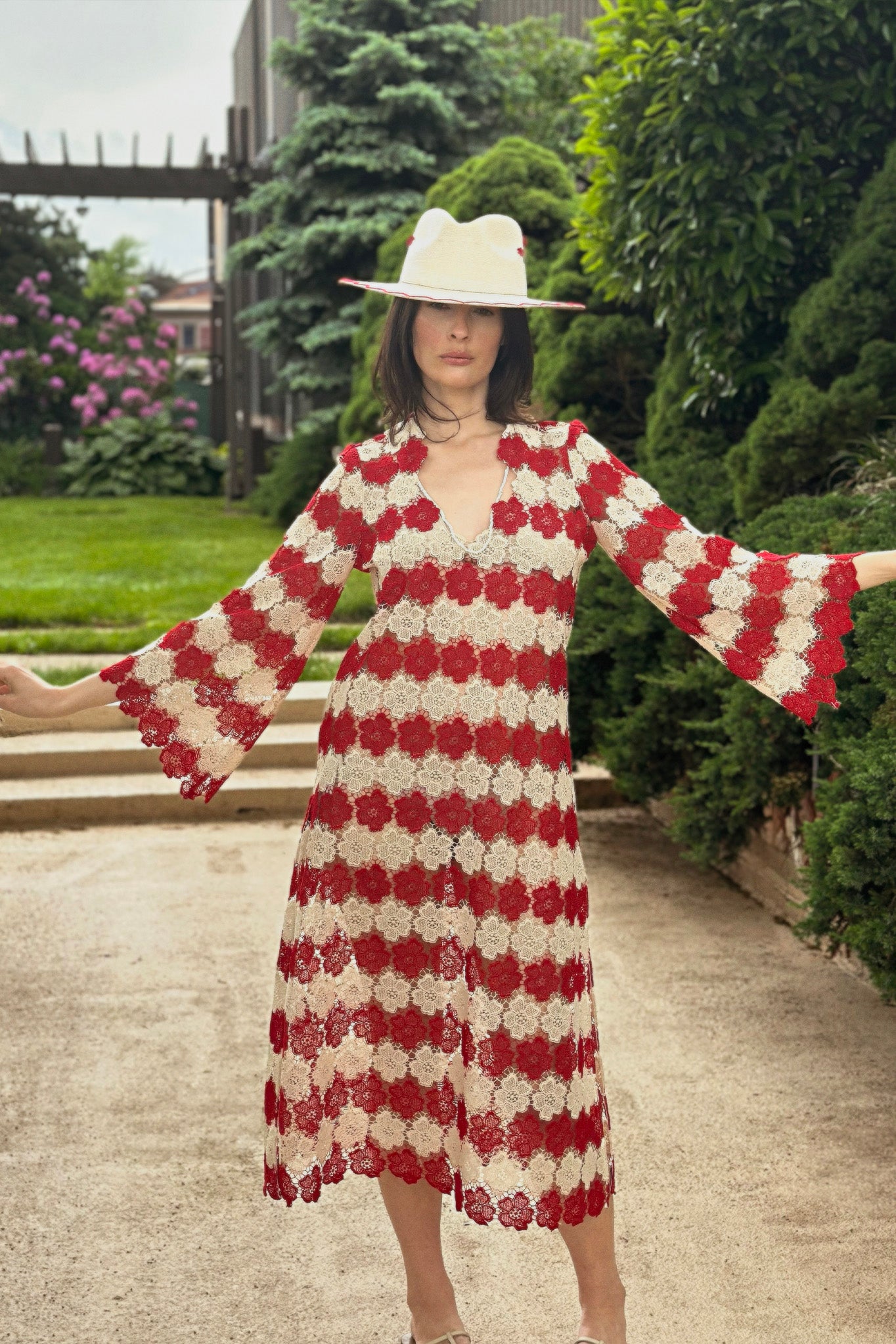 Arelis Two-Tone Cosmos Flower Lace Caftan - Paprika – Miguelina