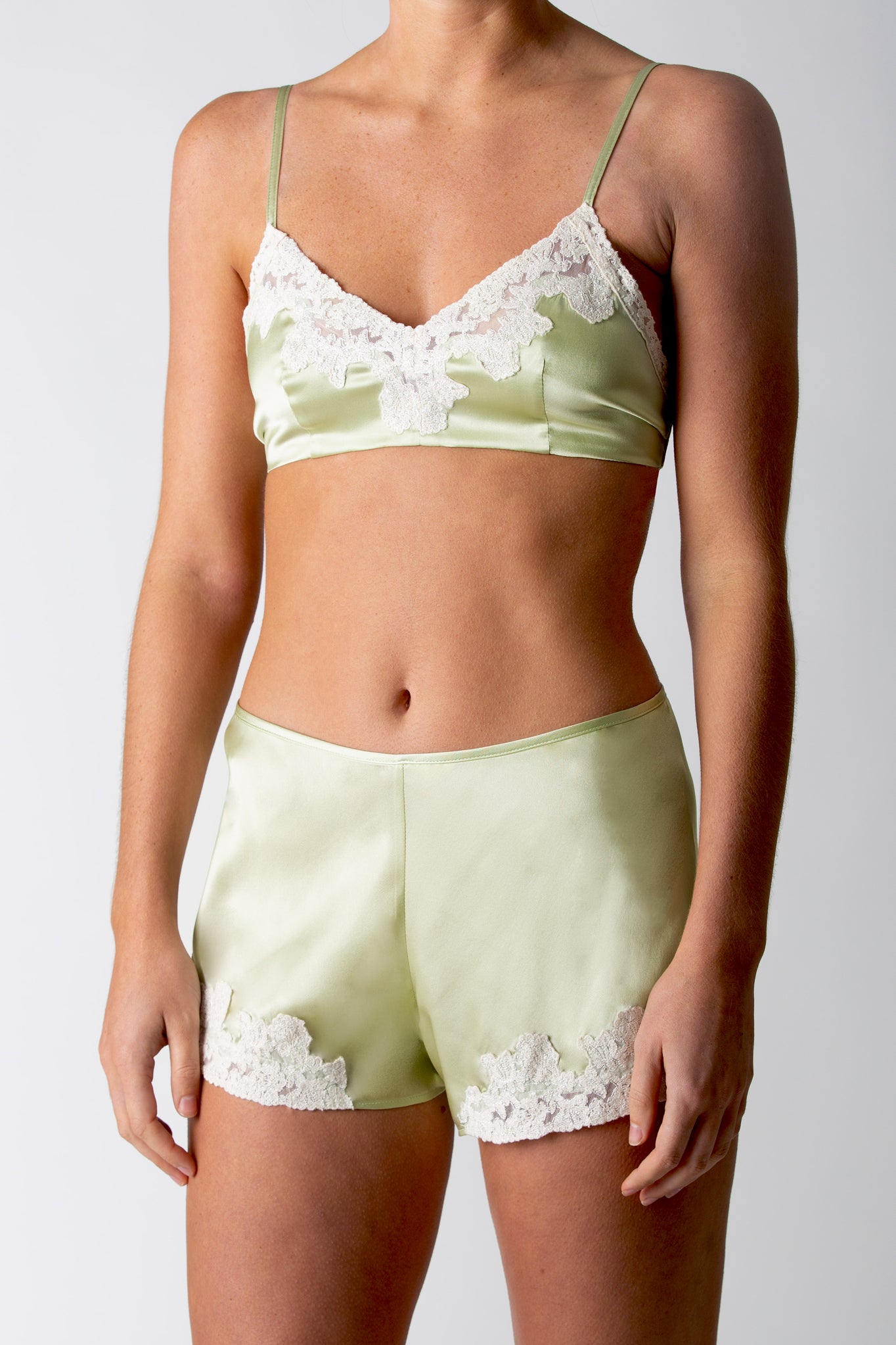 Nova Scalloped Lace Silk Shorts - Green – Miguelina