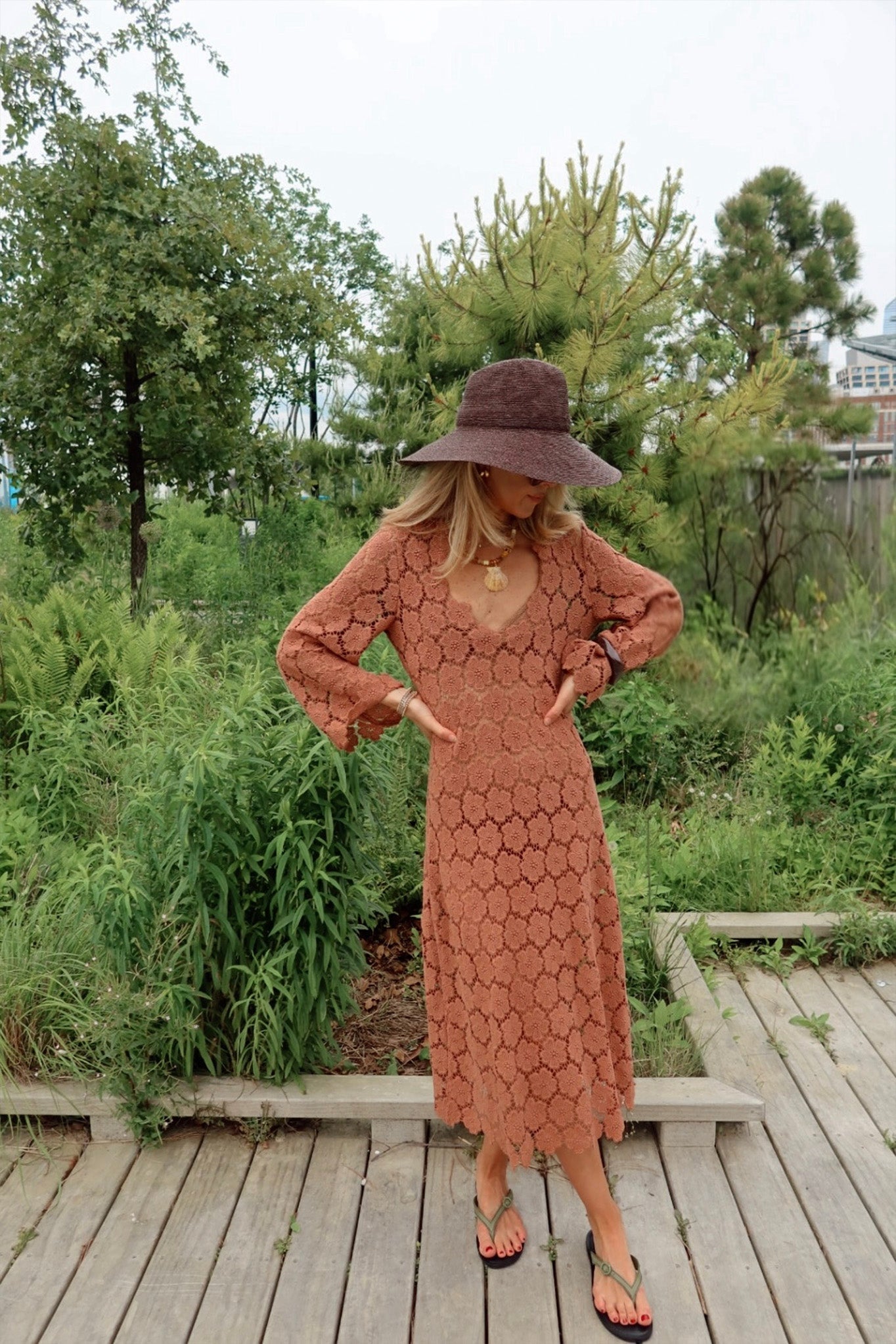 こーか　monkey time FLOWER RUSSELL LACE Arelis Cosmos Flower Lace Caftan - Mocha – Miguelina