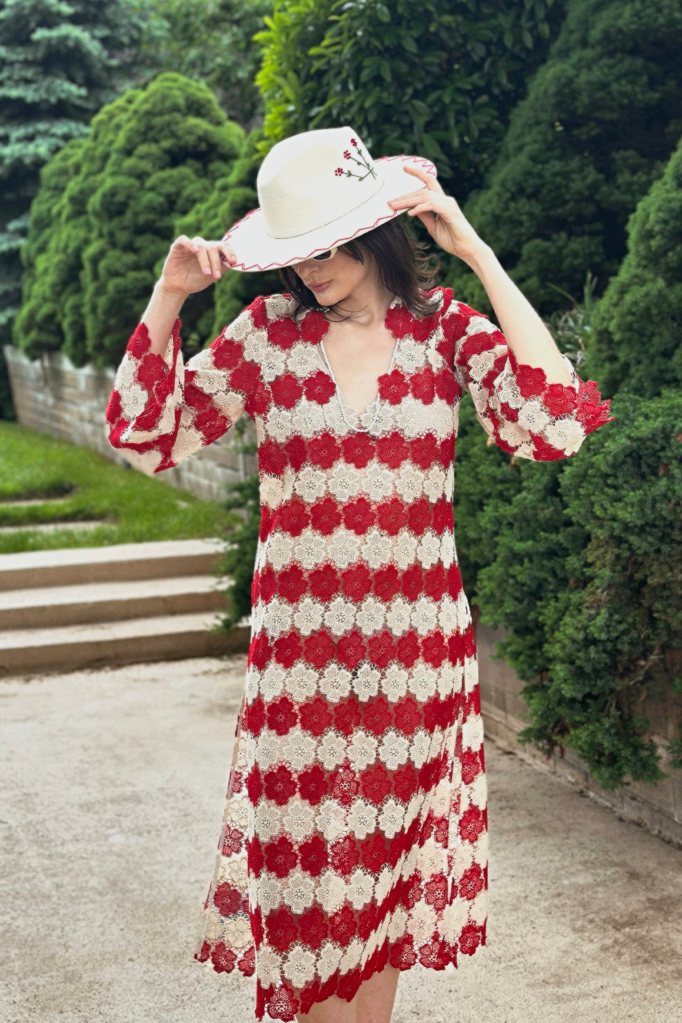 Arelis Two-Tone Cosmos Flower Lace Caftan - Paprika – Miguelina