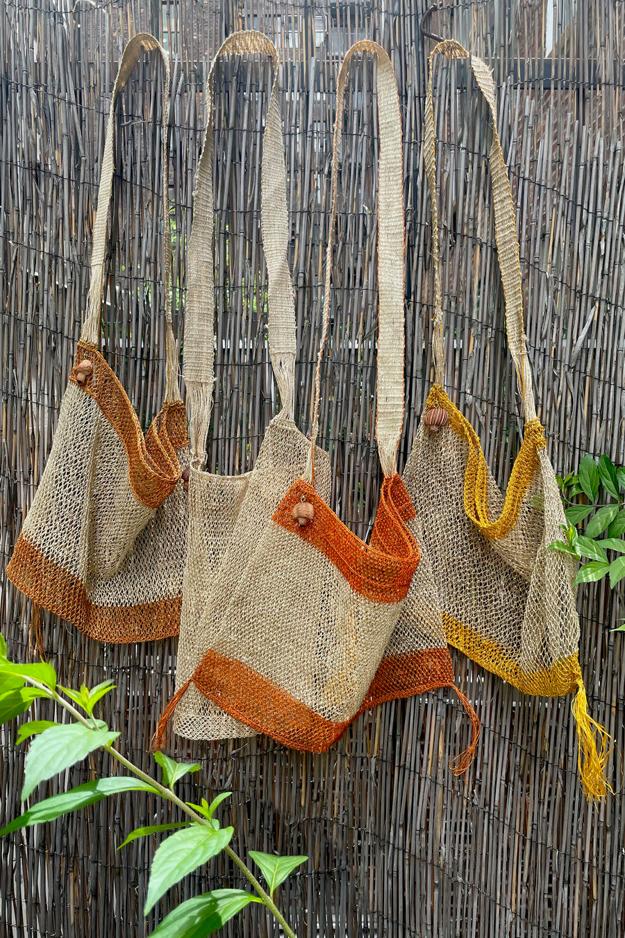 Sustainable Eartha Bag with Avocado Keychain - Brown
