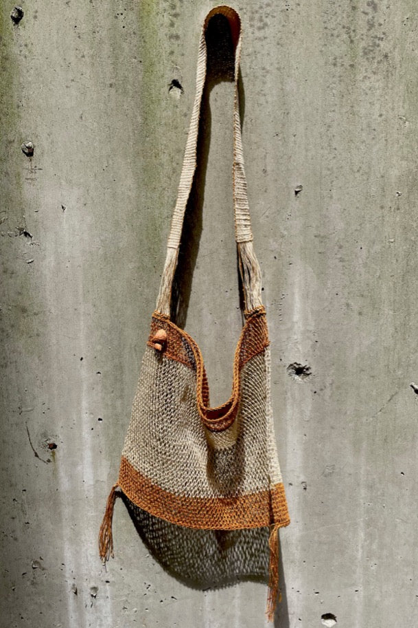 Sustainable Eartha Bag with Avocado Keychain - Brown